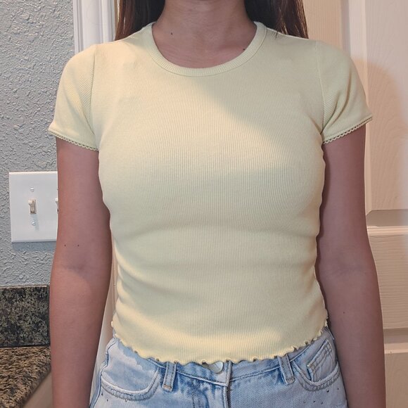 Forever 21 Light Yellow Ribbed Lettuce Edge Crop Top Shirt Size Small Baby Tee - Picture 3 of 5